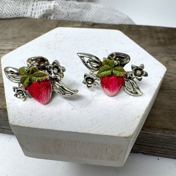 Vintage Strawberry Leaf Clip-On Earrings Silver & Enamel Floral Design - Picture 1 of 6